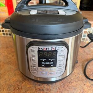 Instant Pot Duo Stainless Steel Electric Pressure Cooker - Black